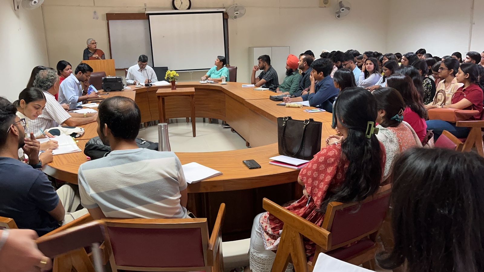 पीयू ने "एक राष्ट्र, एक चुनाव: एक संविधानिक दृष्टिकोण" पर विशेष व्याख्यान आयोजित किया